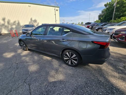 Used 2022 Nissan Altima 2.5 SV FWD image 4
