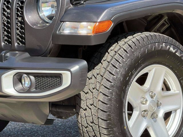 Used 2022 Jeep Gladiator Sport AWD/4WD image 9
