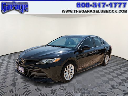Used 2018 Toyota Camry LE FWD image 1