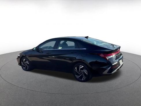 Used 2025 Hyundai Elantra SEL image 9