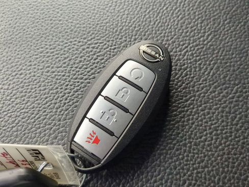 Used 2024 Nissan Titan SV w/ SV Bronze Edition Package image 28