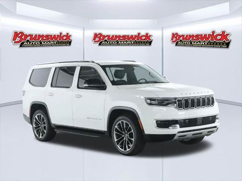 Certified 2024 Jeep Wagoneer Series II w/ Premium Group I AWD/4WD image 9