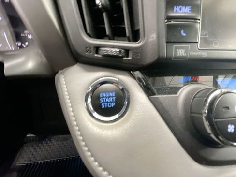 Used 2018 Toyota RAV4 Platinum image 17