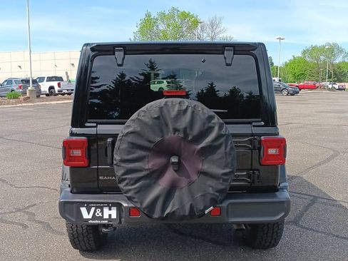 Used 2025 Jeep Wrangler Unlimited Sahara AWD/4WD image 25