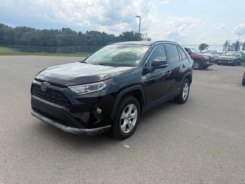 Used 2021 Toyota RAV4 XLE w/ Convenience Package AWD/4WD image 2
