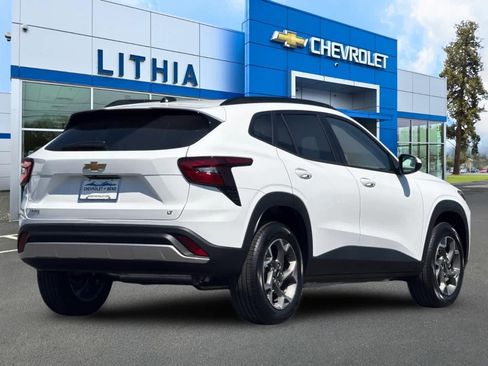 New 2026 Chevrolet Trax LT FWD image 2