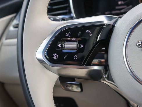 Used 2025 Jaguar F-PACE R-Dynamic S image 34