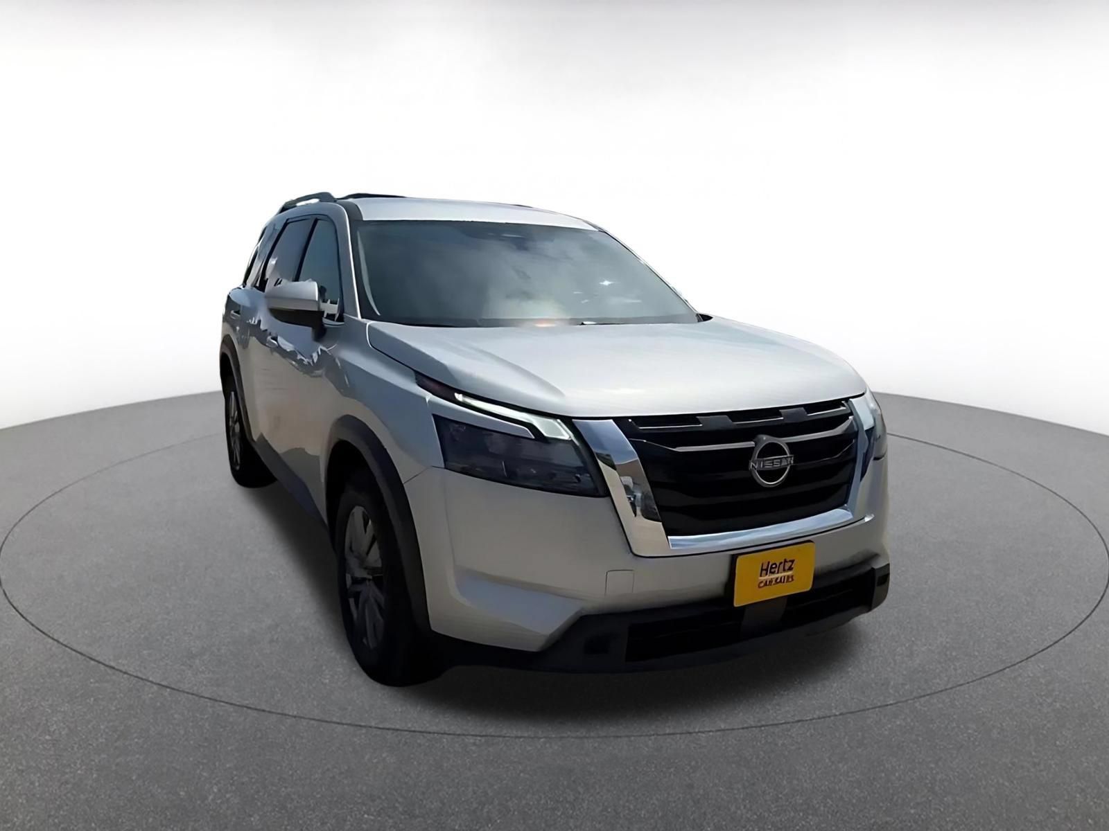 Used 2025 Nissan Pathfinder SV AWD/4WD image 3