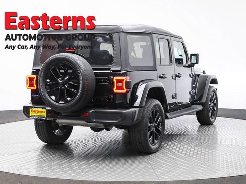 Used 2021 Jeep Wrangler Unlimited Sahara w/ Cold Weather Group AWD/4WD image 5