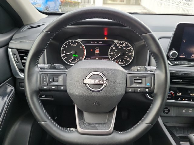 Used 2025 Nissan Rogue SV w/ SV Premium Package FWD image 14