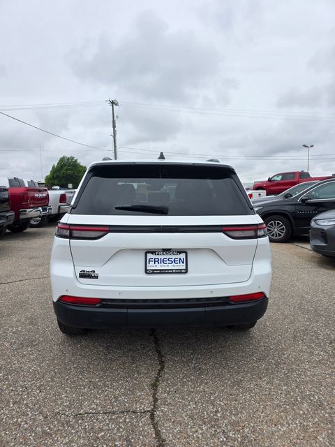 Used 2024 Jeep Grand Cherokee Altitude AWD/4WD image 5