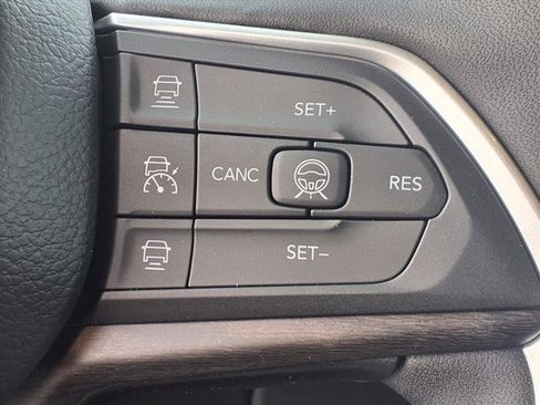 New 2026 Jeep Grand Cherokee Altitude image 15