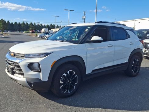 Used 2023 Chevrolet TrailBlazer LT w/ Convenience Package AWD/4WD image 3