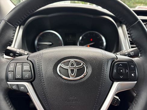 Used 2016 Toyota Highlander XLE FWD image 15
