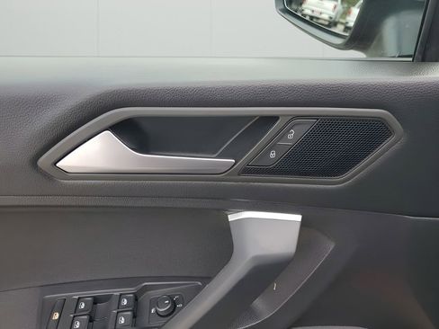 Used 2019 Volkswagen Tiguan S image 27