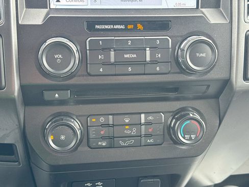 Used 2018 Ford F150 XLT w/ Equipment Group 302A Luxury AWD/4WD image 33