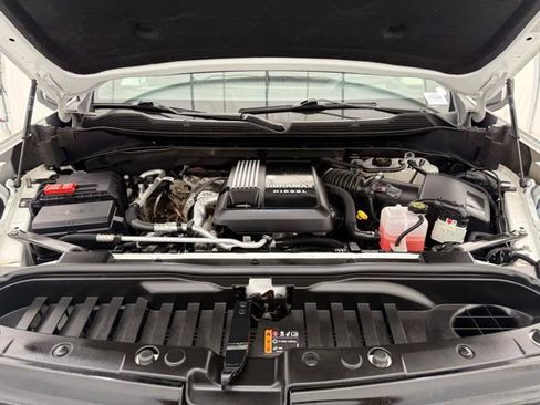 Used 2024 Chevrolet Silverado 1500 ZR2 image 9