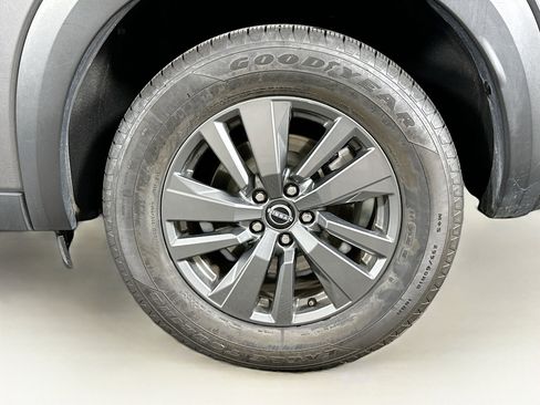 Used 2024 Nissan Pathfinder SV image 11