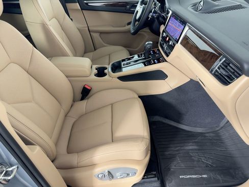 Certified 2026 Porsche Macan S AWD/4WD image 30