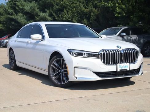 Used 2022 BMW 750i xDrive AWD/4WD image 2