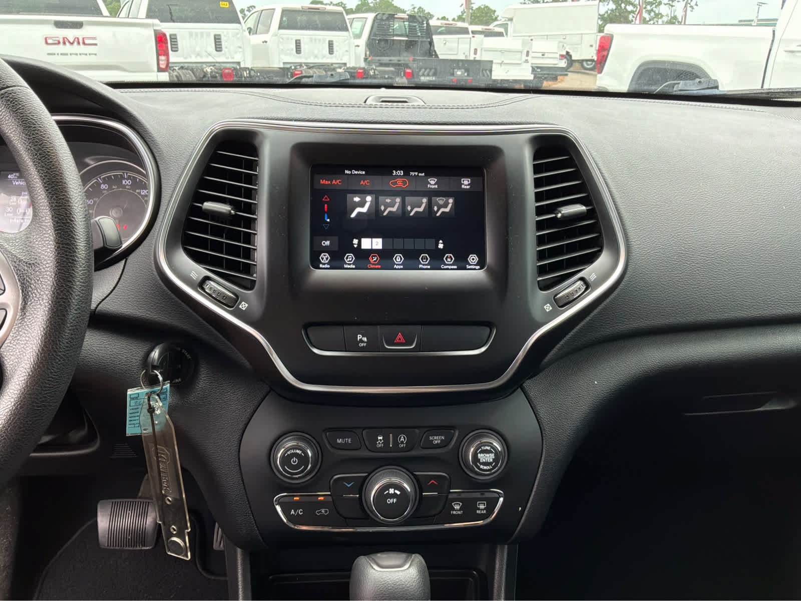 Used 2020 Jeep Cherokee Latitude FWD image 15