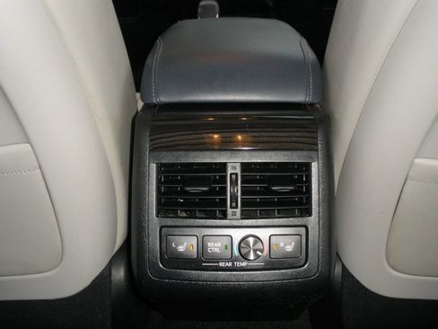 Used 2013 Toyota Avalon Limited image 34