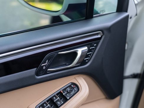 Certified 2021 Porsche Macan AWD/4WD image 21