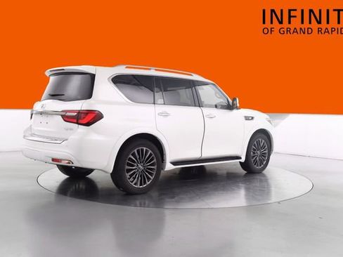 Used 2024 INFINITI QX80 Sensory image 7