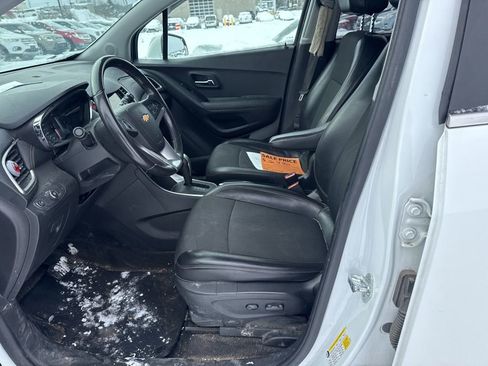Used 2019 Chevrolet Trax LT w/ LT Convenience Package image 19