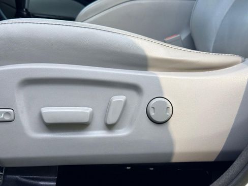 Used 2018 Toyota Highlander XLE FWD image 24