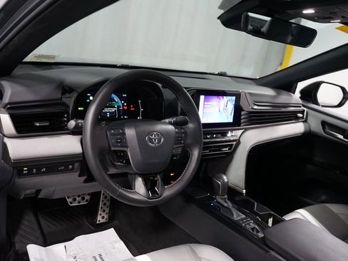 Certified 2025 Toyota Camry SE w/ Convenience Package image 11