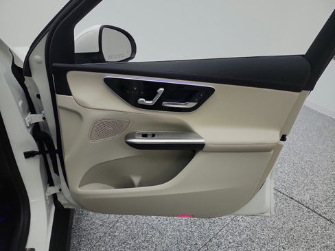 Certified 2025 Mercedes-Benz GLC 300 image 23