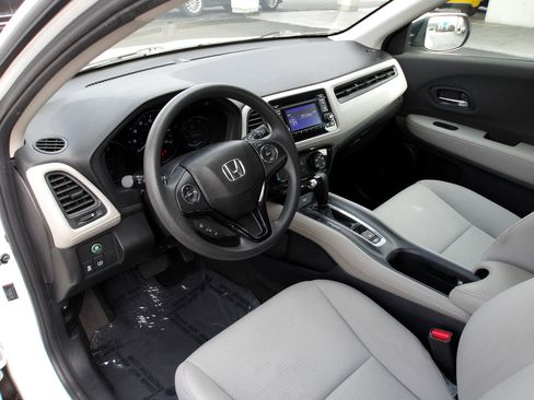 Used 2022 Honda HR-V LX image 9