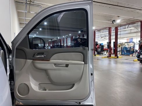 Used 2012 Chevrolet Tahoe LT w/ Luxury Package image 12