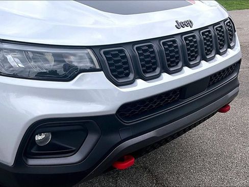Used 2025 Jeep Compass Trailhawk AWD/4WD image 29