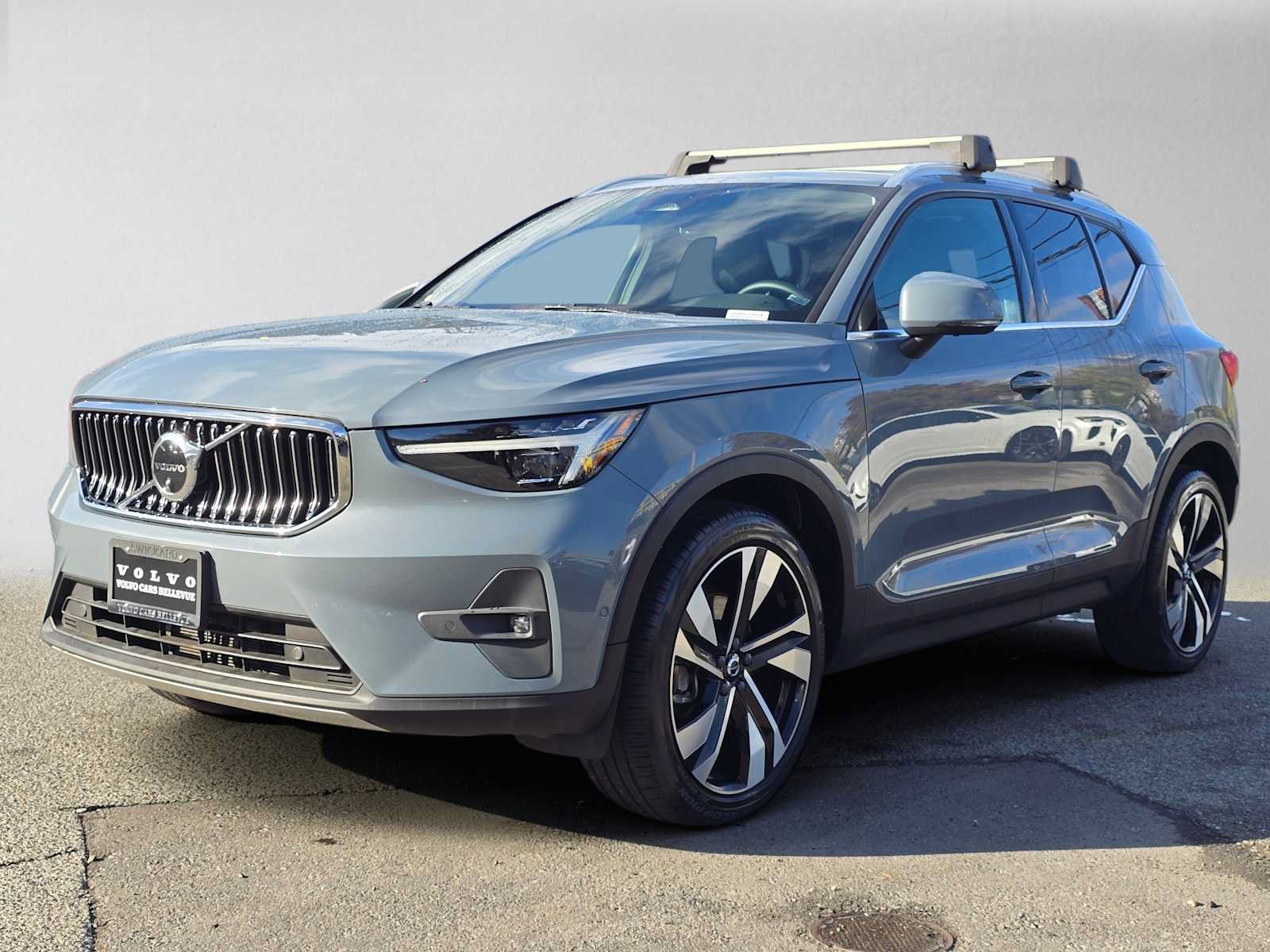 Certified 2023 Volvo XC40 B5 Ultimate w/ Protection Package Premier AWD/4WD image 8
