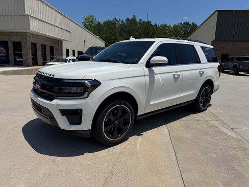 Used 2022 Ford Expedition Limited RWD image 1