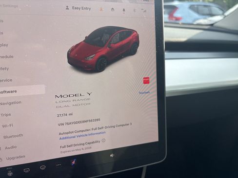 Used 2022 Tesla Model Y Long Range AWD/4WD image 23