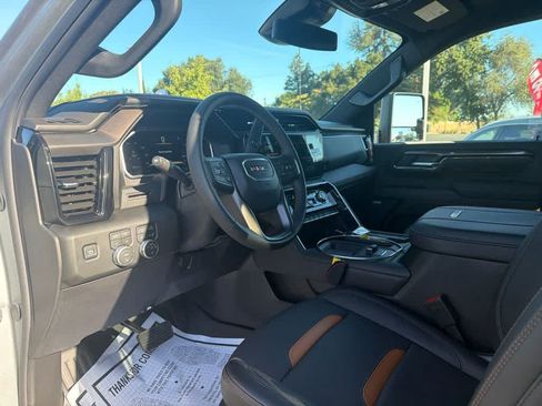Used 2026 GMC Sierra 2500 AT4 AWD/4WD image 11