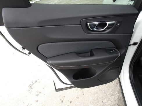 Used 2022 Volvo XC60 B6 R-Design w/ Advanced Package image 20