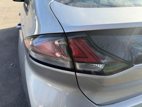 Used 2021 Hyundai Ioniq SE image 12