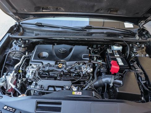 Used 2022 Toyota Camry XSE FWD image 31