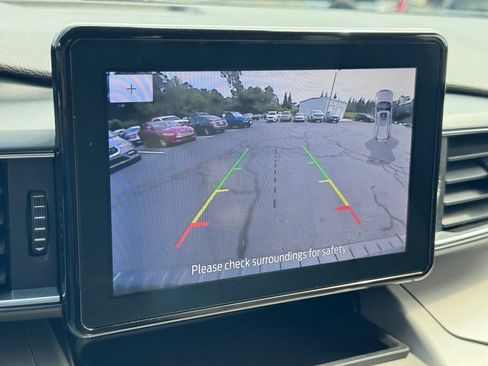 Used 2023 Ford Explorer XLT w/ Equipment Group 202A RWD image 10