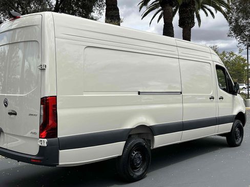 Used 2025 Mercedes-Benz Sprinter 2500 image 42