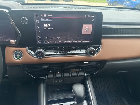 Used 2024 GMC Canyon AT4 AWD/4WD image 8