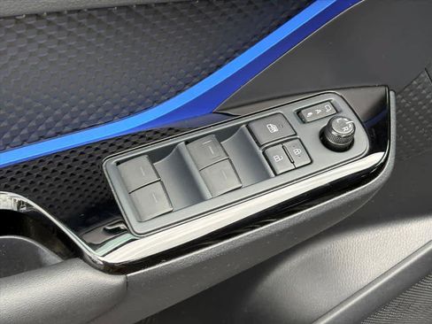 Used 2022 Toyota C-HR XLE FWD image 23
