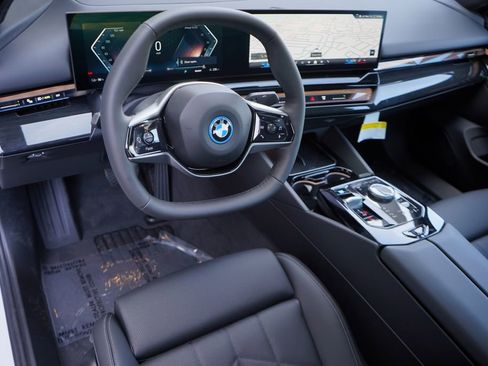 Used 2025 BMW i5 xDrive40 w/ Premium Package image 13