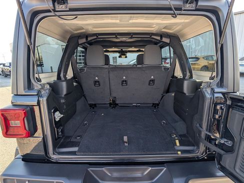 Used 2024 Jeep Wrangler Unlimited Rubicon AWD/4WD image 14