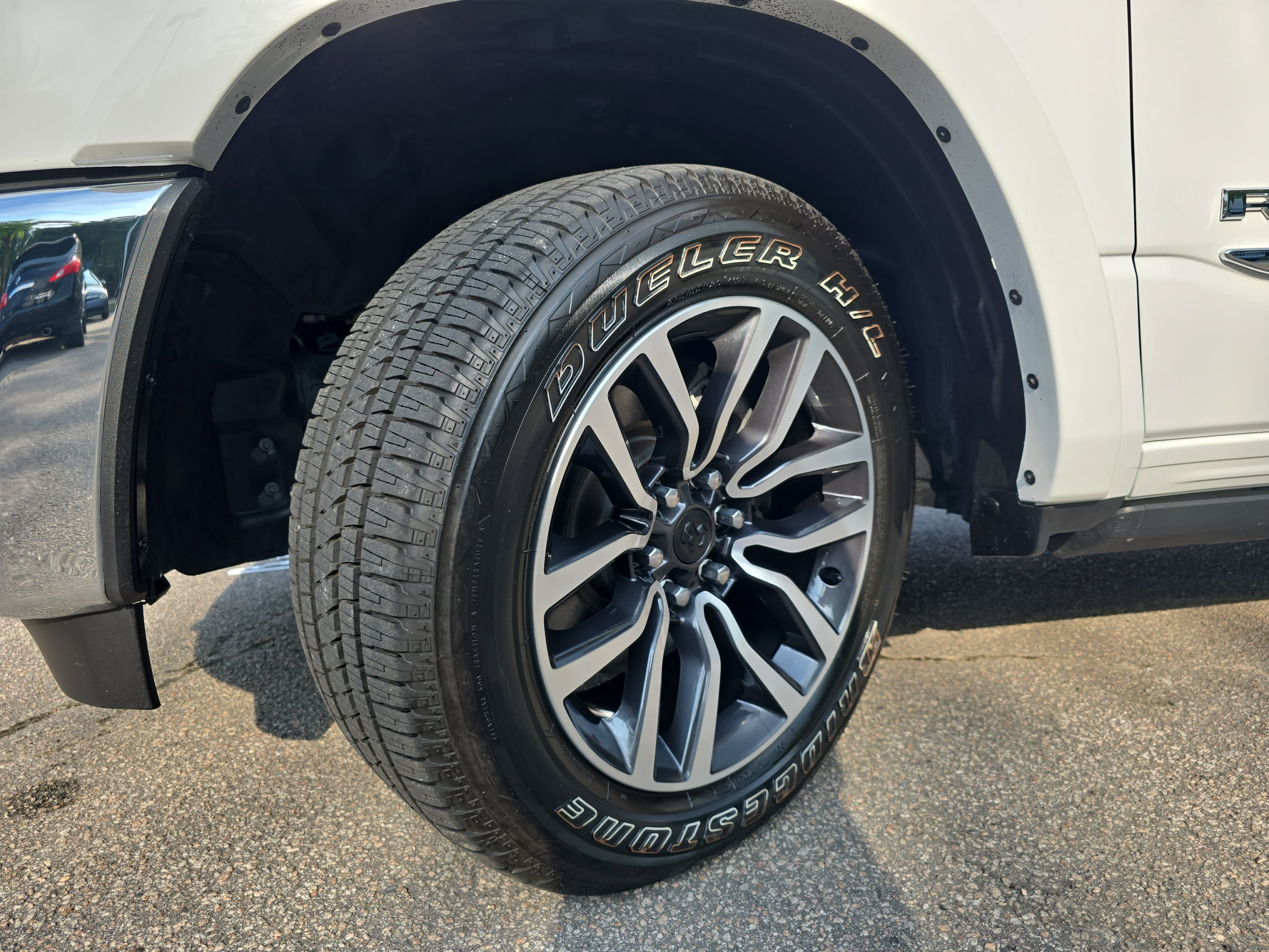 Used 2025 RAM 1500 Limited AWD/4WD image 32