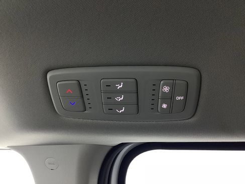 Used 2023 Kia Carnival LX image 40